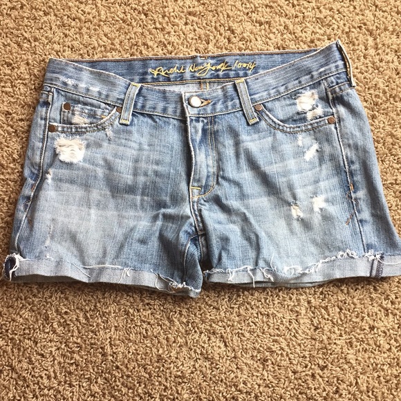 Shorts - Picture 1 of 2